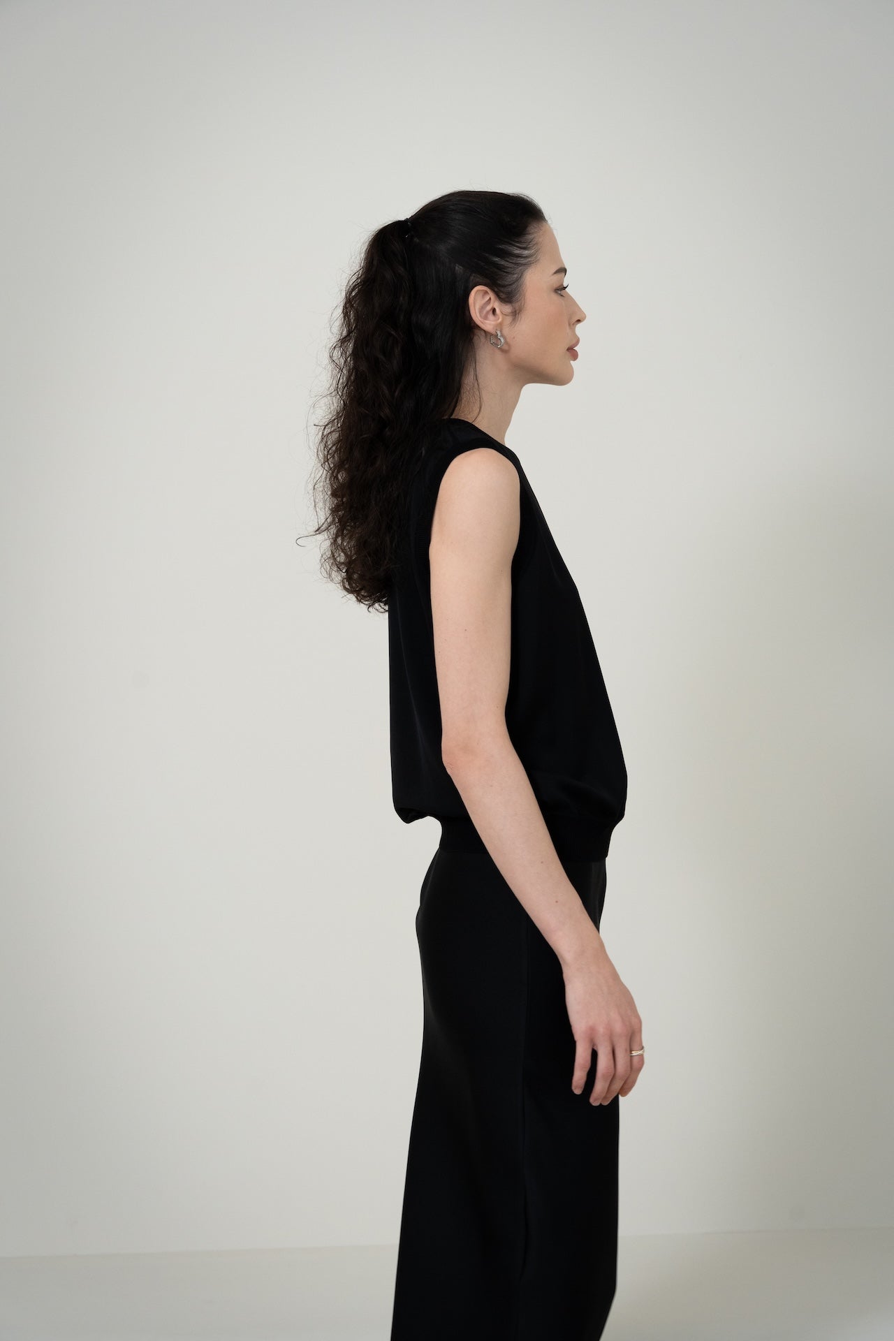 Silk Sleeveless Top 真絲圓領無袖上衣