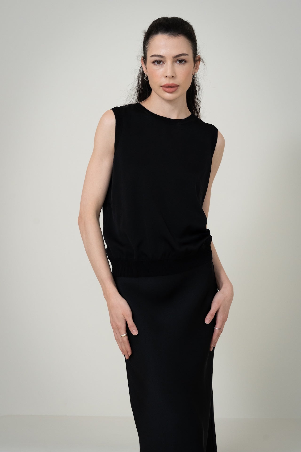 Silk Sleeveless Top 真絲圓領無袖上衣