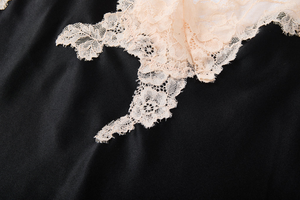 微光蕾絲短褲套裝｜真絲細肩帶睡衣