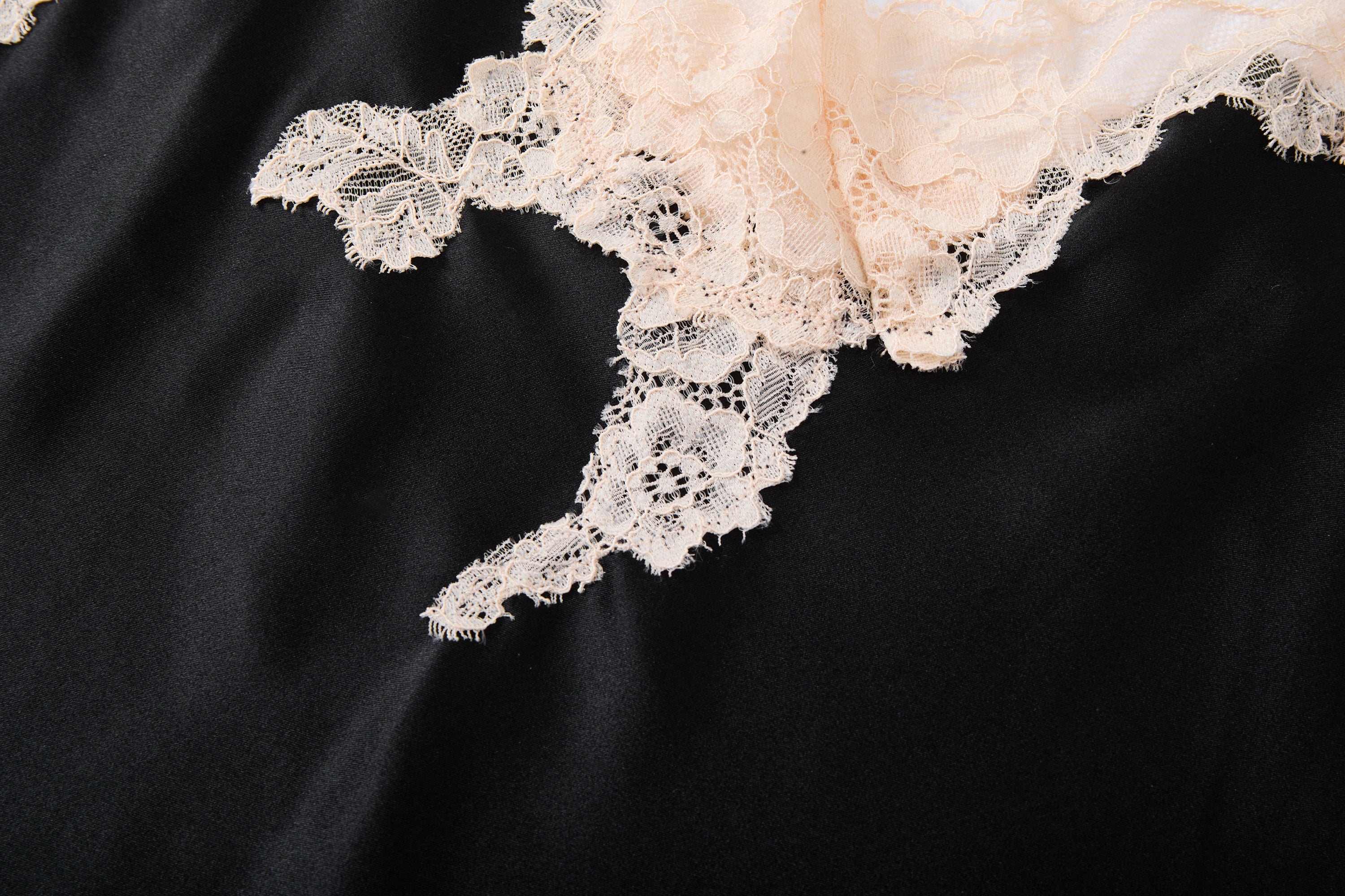 微光蕾絲短褲套裝｜真絲細肩帶睡衣