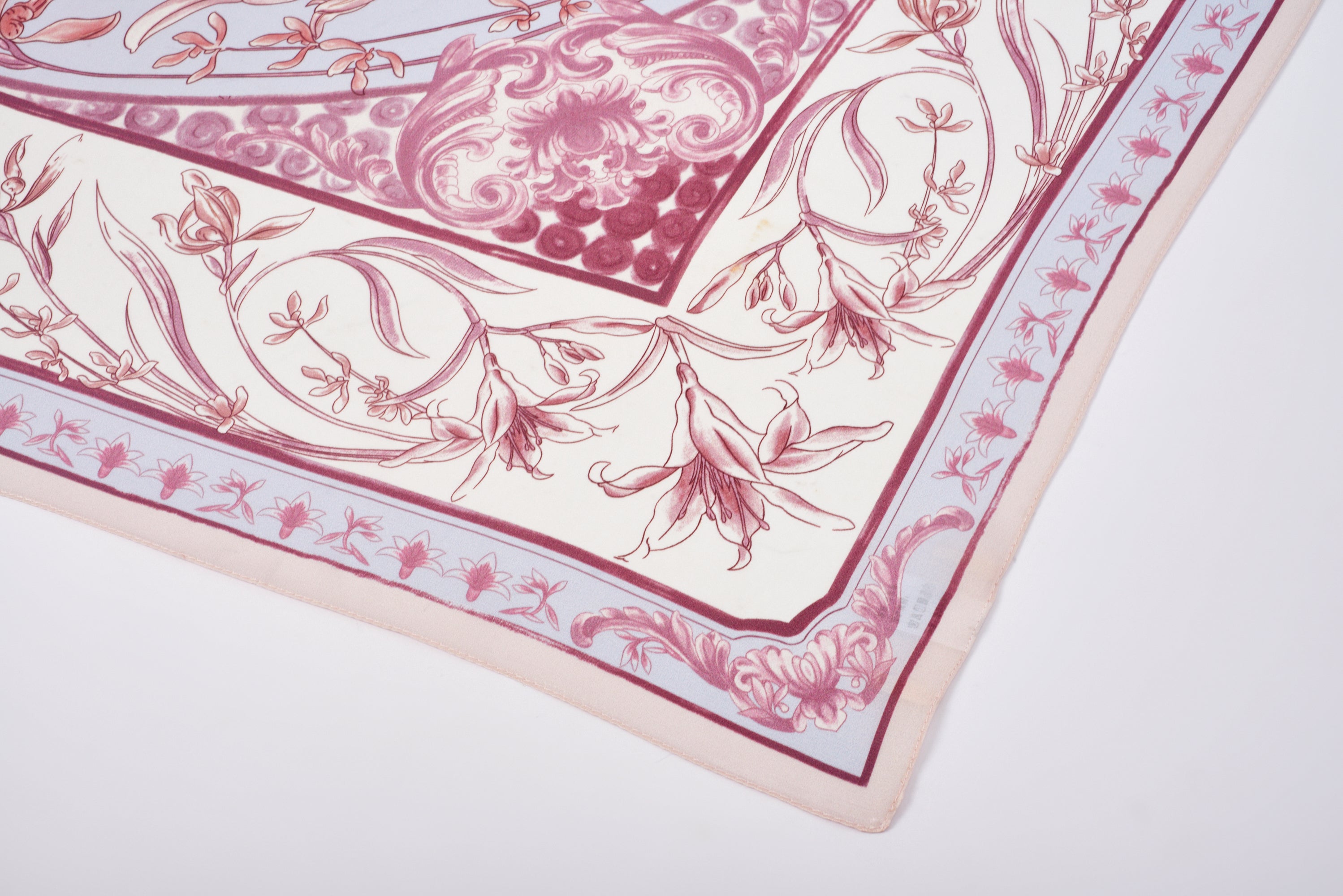 經典真絲方巾 ｜紫蘭花韻｜Silk Art Scarf