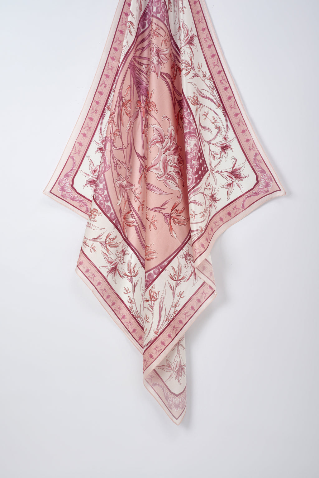 經典真絲方巾 ｜琥珀羽影｜Silk Art Scarf