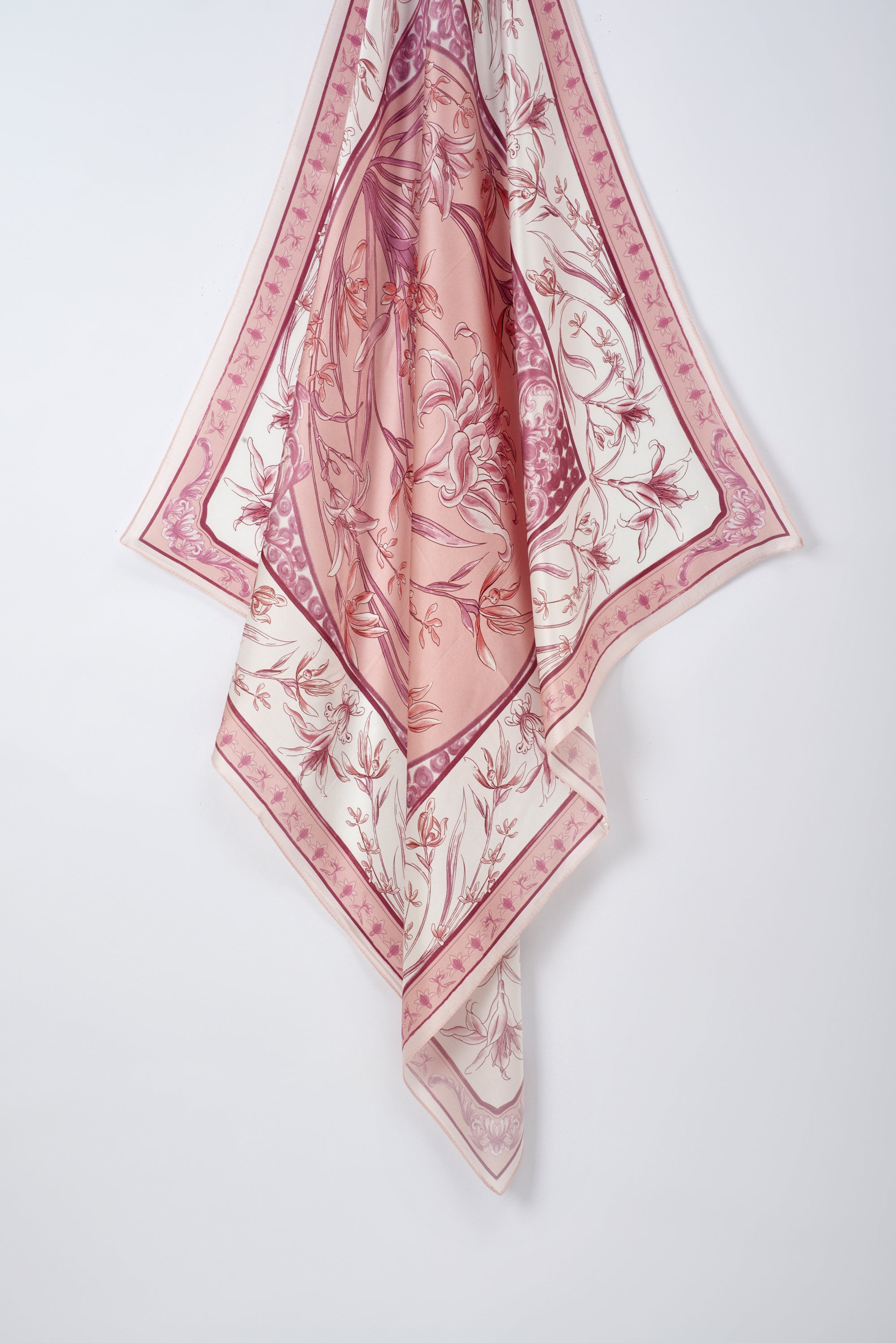 經典真絲方巾 ｜琥珀羽影｜Silk Art Scarf