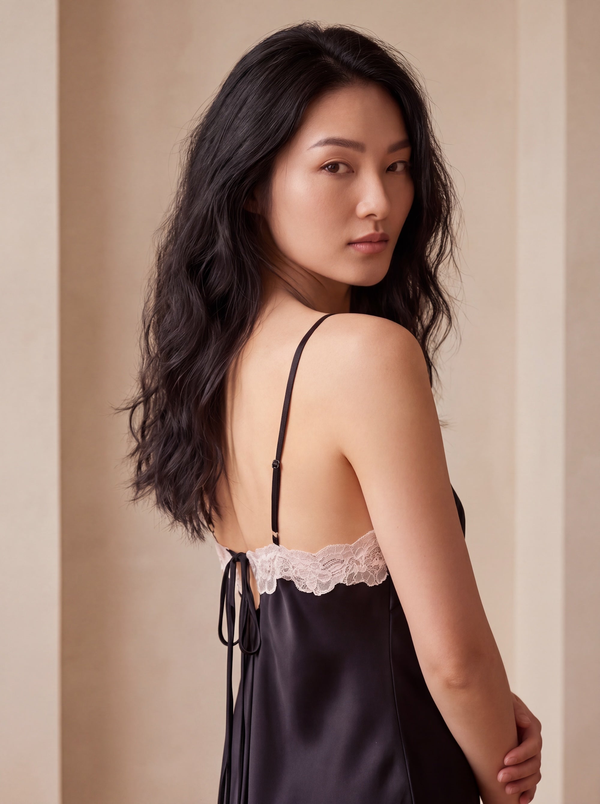 月光蕾絲開衩睡裙｜真絲細肩帶睡裙