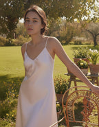 真絲胸墊吊帶睡裙｜可拆胸墊免穿內衣・親膚透氣桑蠶絲睡衣（黑／灰紫）