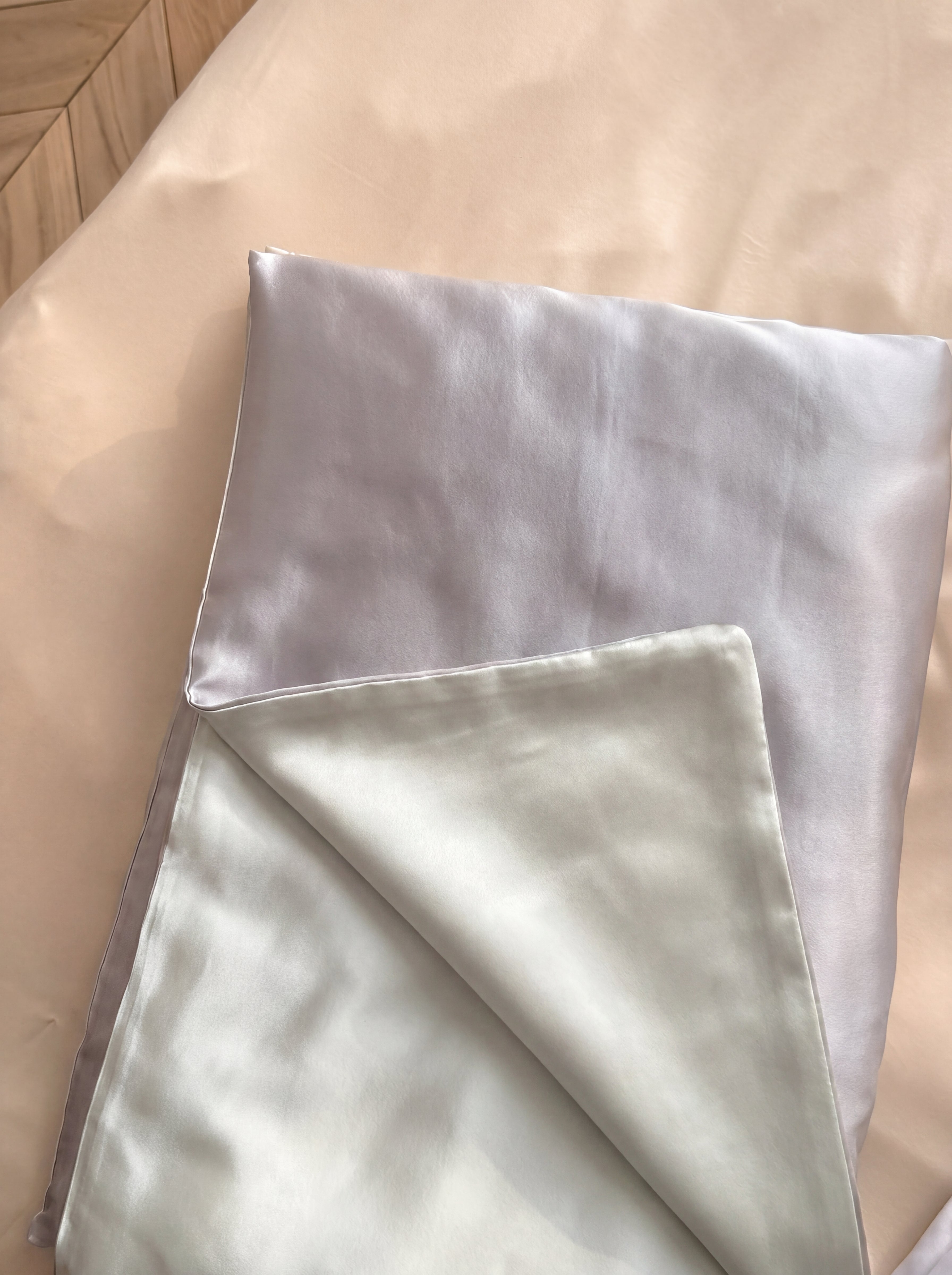 頂級蠶絲四季睡毯｜CloudSoft Silk™