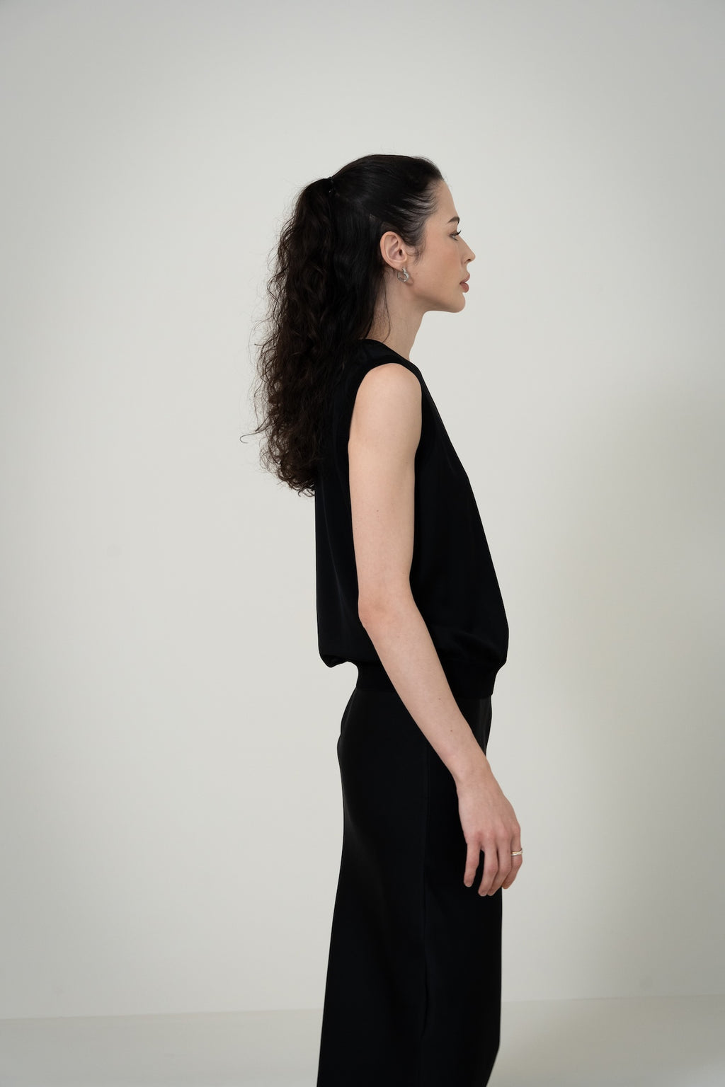 Silk Sleeveless Top 真絲圓領無袖上衣