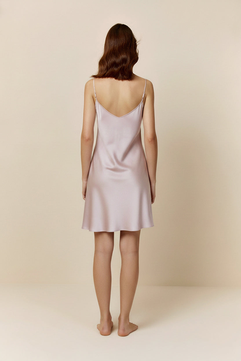 真絲胸墊吊帶睡裙｜可拆胸墊免穿內衣・親膚透氣桑蠶絲睡衣（黑／灰紫）